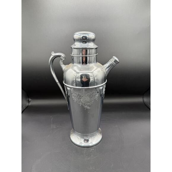 Vintage Polished Chrome Cocktail Shaker With Curved Handle-Grapevine - Picture 1 of 6